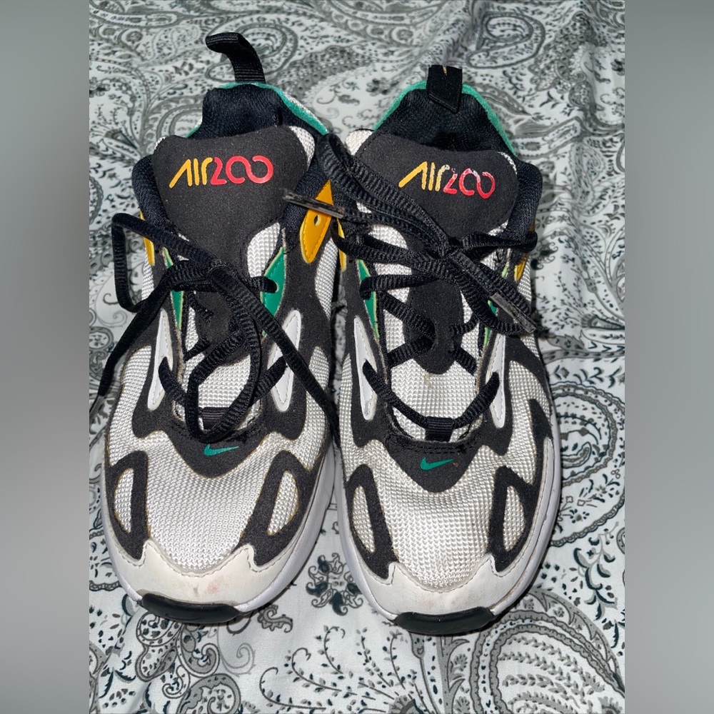 Nike Air 200 Kids Size 1Y White/Black Sneaker #AT5628-100